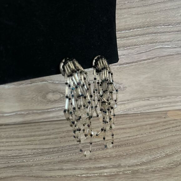 Clip on beaded dangle 1980s earrings - Picture 5 of 5